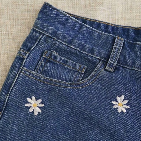 SHEIN Floral Denim Shorts - Picture 3 of 6